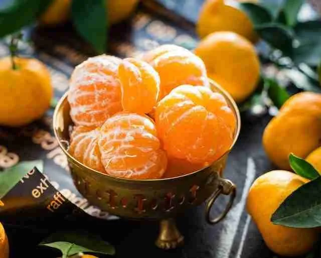 هل البرتقال يؤثر على المعدة