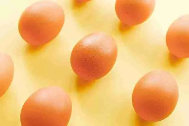 البيض وأبرز الفوائد الصحية ومخاطر الإفراط في تناوله